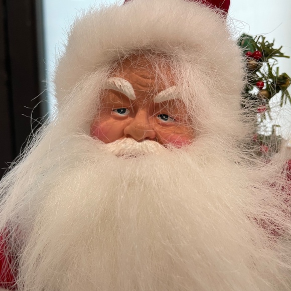 Excellent Condition Santa Statue - Picture 3 of 10